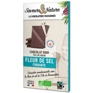 Découvrez l'équilibre parfait entre la douceur du chocolat noir 70% et la subtile saveur de la fleur de sel de Noirmoutier dans cette tablette de 80g.